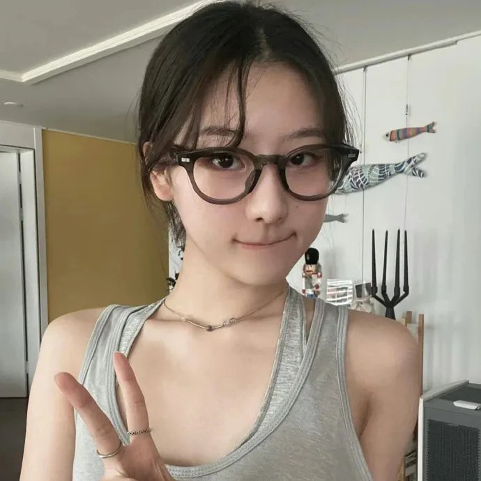 裤袜视界封面