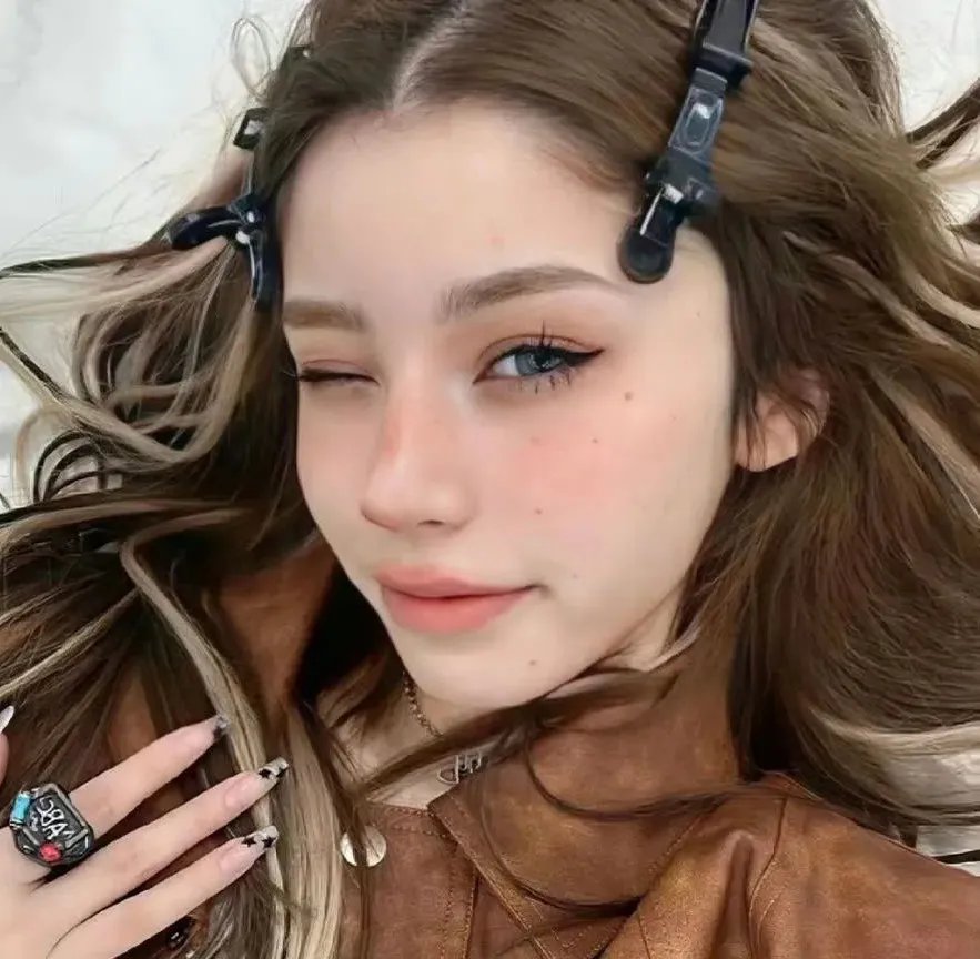 《目击者》陪酒女离奇自杀封面